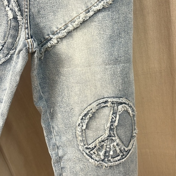 NWT Light Wash Peace Sign Patch Work Jeans - Davi & Dani - Picture 7 of 10